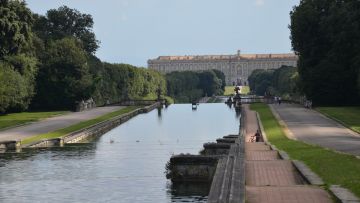 CASERTA FULL  DAY (8 HOURS) BY CAR 1/3 PAX