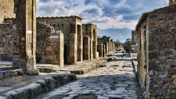 Pompeii and Mt. Vesuvius day trip by boat from Positano