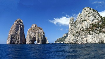 SORRENTO COAST, CAPRI AND BLUE GROTTO BOAT TOUR –  Prime Experience with max. 7 guests– Vip Tour