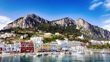 SORRENTO COAST, CAPRI AND BLUE GROTTO BOAT TOUR –  Prime Experience with max. 7 guests– Vip Tour